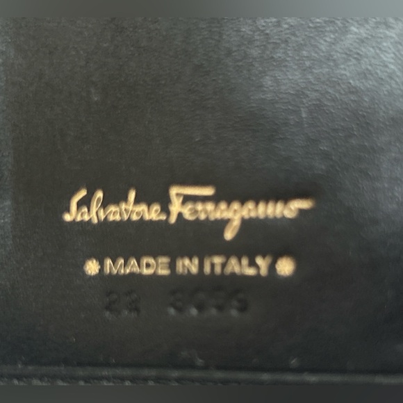 Salvatore Ferragamo Vara Black Leather Wallet - Picture 15 of 16